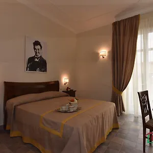  Bed & Breakfast Dimora Conte Di Ruvo Italy
